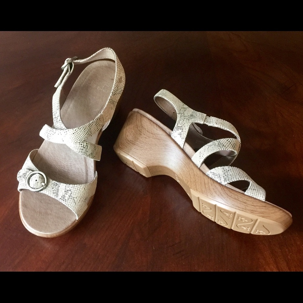 🌞Dansko🌞 Julie Snakeskin Sandals 7.5-8 EU 38